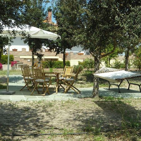 Tra Mare E Monti Apartment Santa Giusta Bagian luar foto