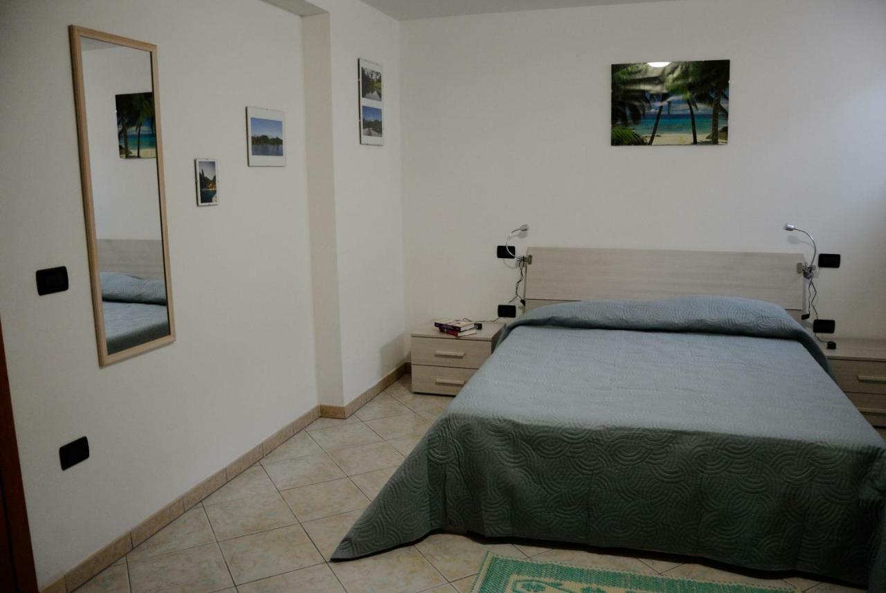 Tra Mare E Monti Apartment Santa Giusta Bagian luar foto