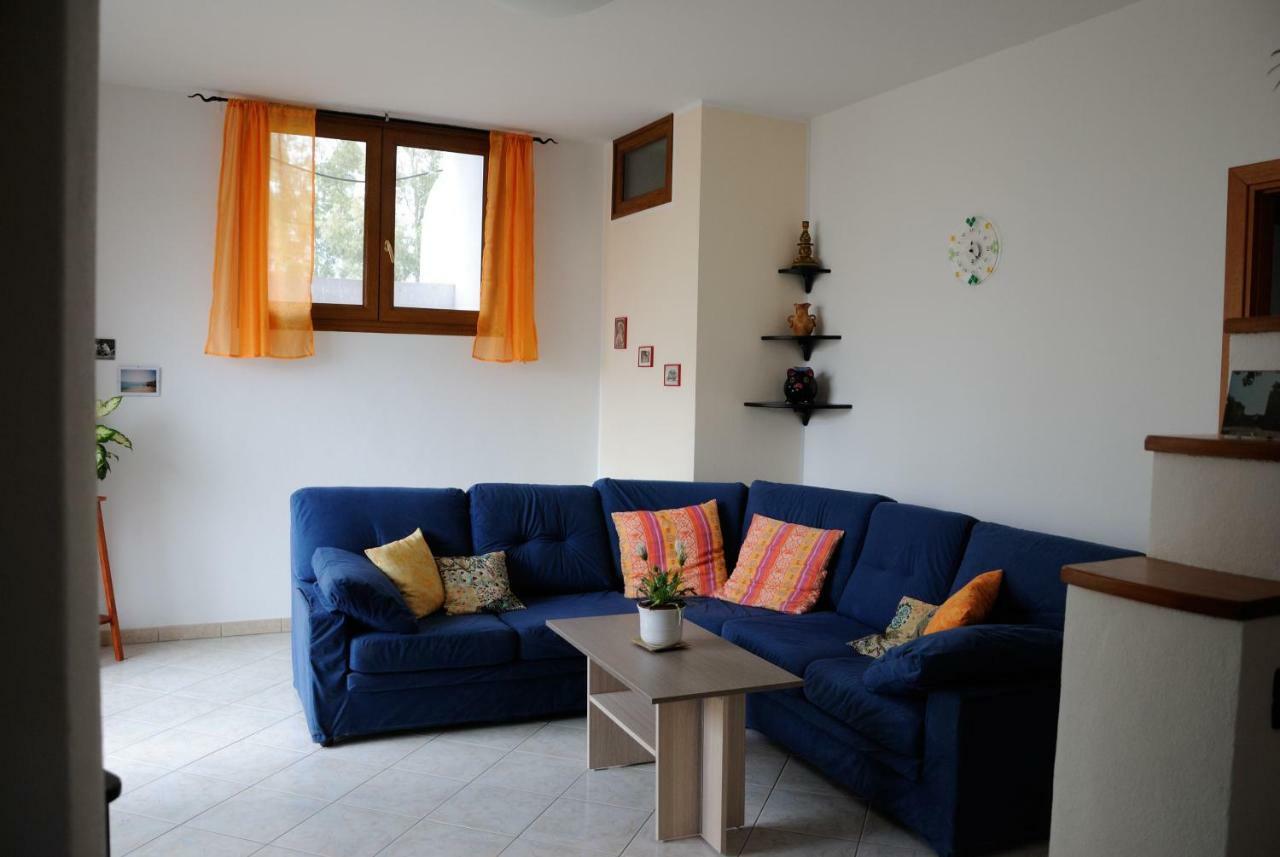 Tra Mare E Monti Apartment Santa Giusta Bagian luar foto