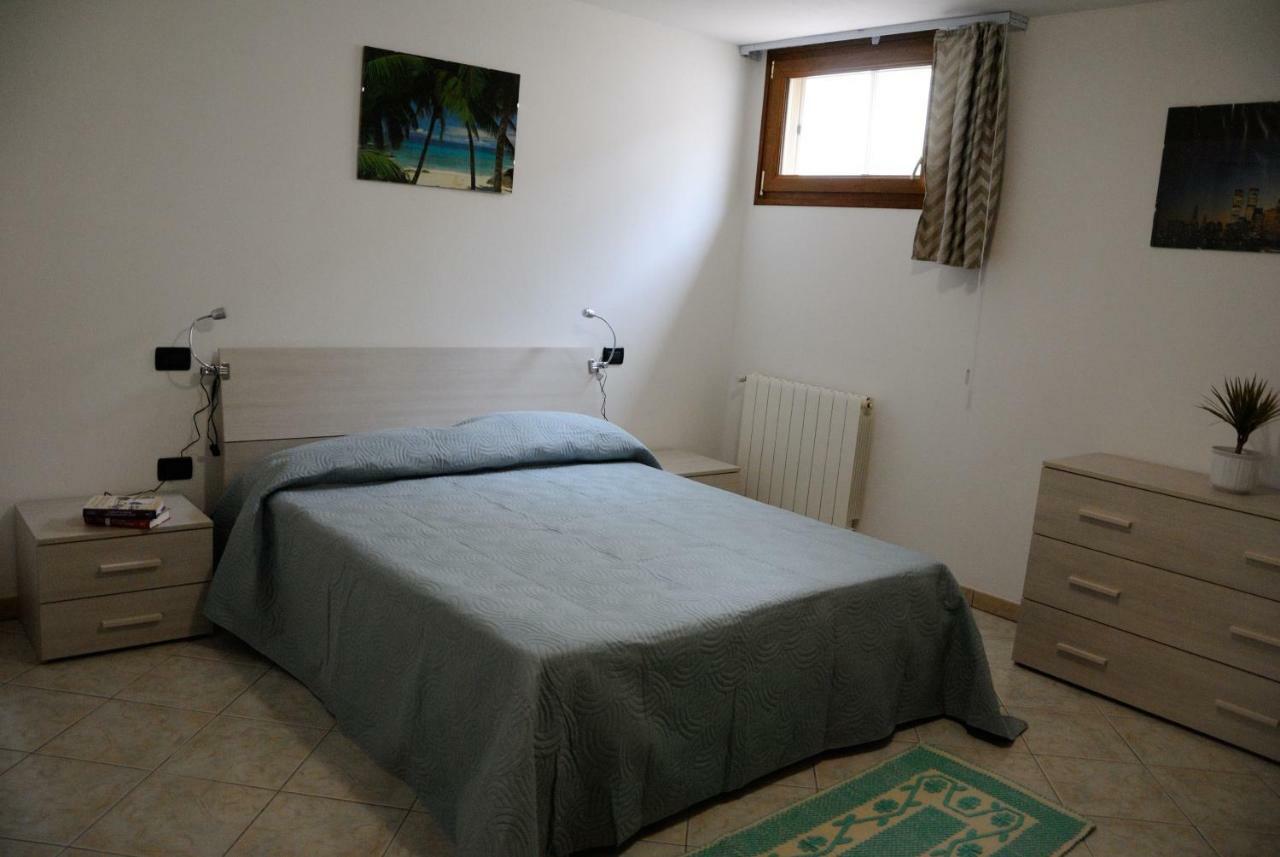 Tra Mare E Monti Apartment Santa Giusta Bagian luar foto