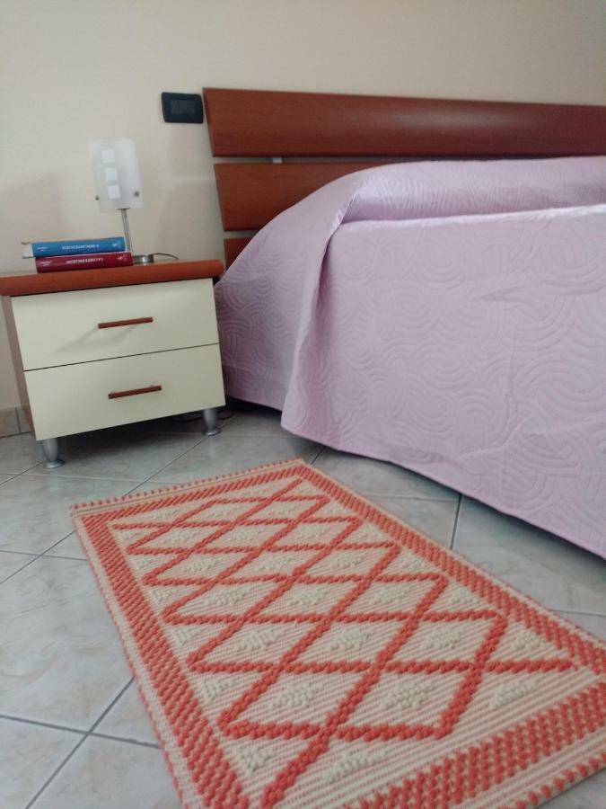 Tra Mare E Monti Apartment Santa Giusta Bagian luar foto