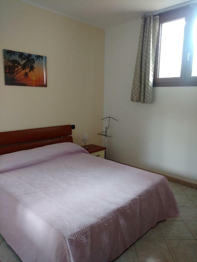 Tra Mare E Monti Apartment Santa Giusta Bagian luar foto