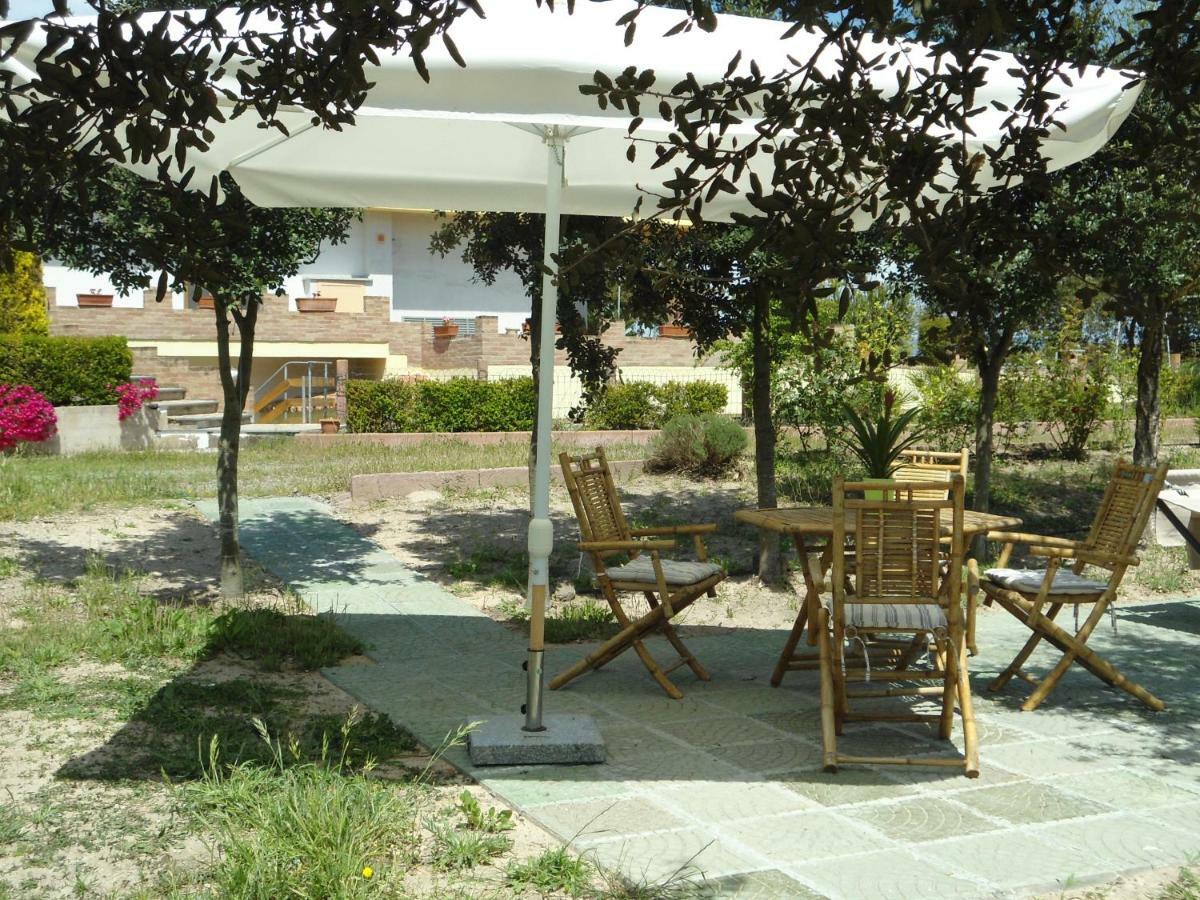 Tra Mare E Monti Apartment Santa Giusta Bagian luar foto