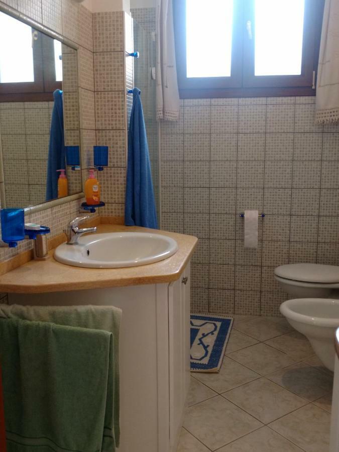 Tra Mare E Monti Apartment Santa Giusta Bagian luar foto